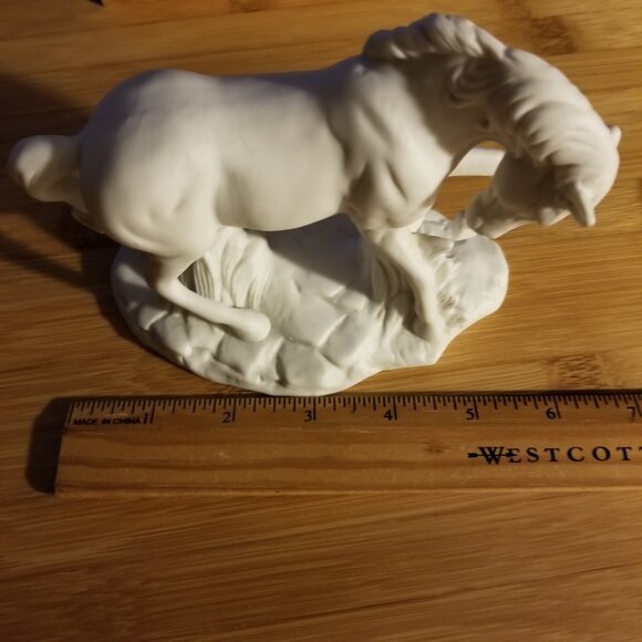 GENUINE PORCELAIN BISQUE HORSE FIGURINE - Picture 5 of 7